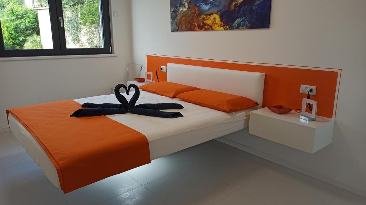 Appartamento Blue Sky Garda - Sunset Malcesine Esterno foto