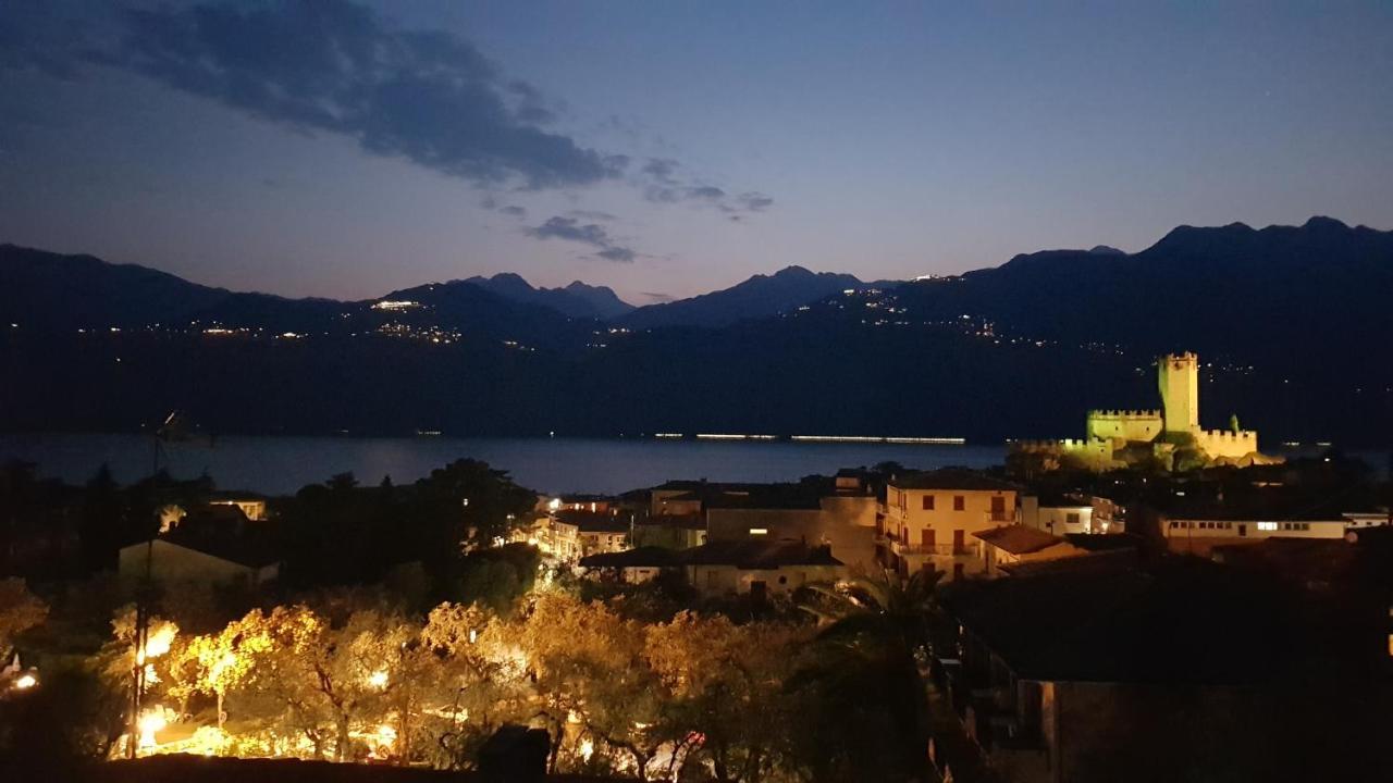 Appartamento Blue Sky Garda - Sunset Malcesine Esterno foto